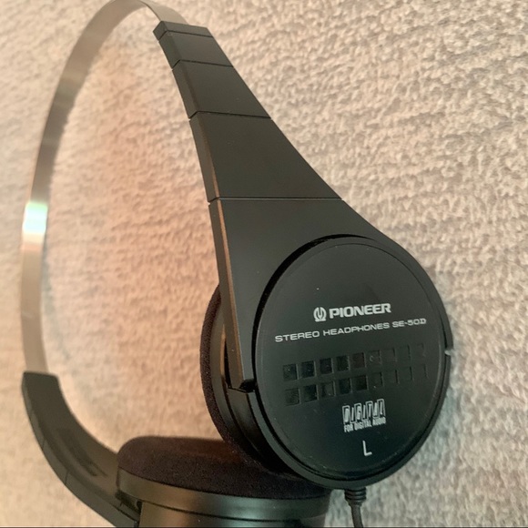 Pioneer Stereo Headphones - Picture 2 of 3
